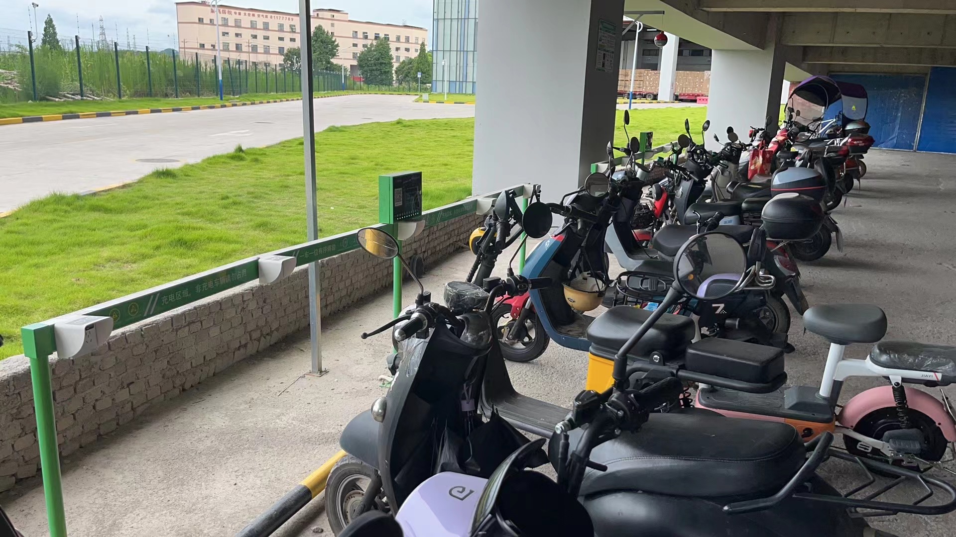 电动车充电桩安装在小区可以吗